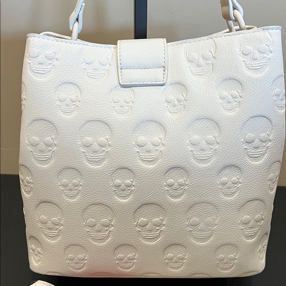 Betsey Johnson | “Cream Skull Boss” Bucket w/ Floral Strap - Picture 7 of 15